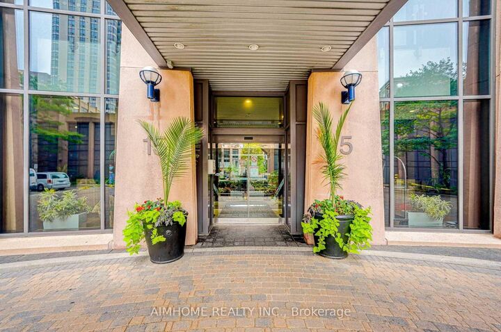 Property Photo:  15 Northtown Way 2224  ON M2N 7A2 