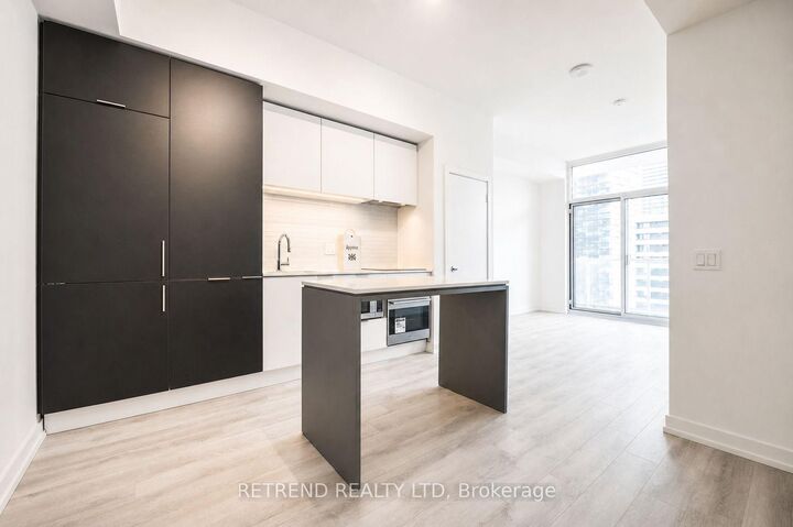 Property Photo:  33 Helendale Avenue 2309  ON M4R 0A4 