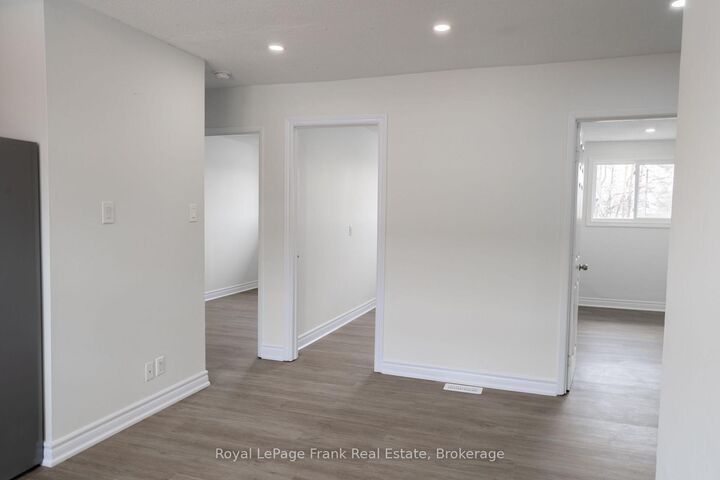 Property Photo:  84 Mary Street W 6  ON K9V 5G3 