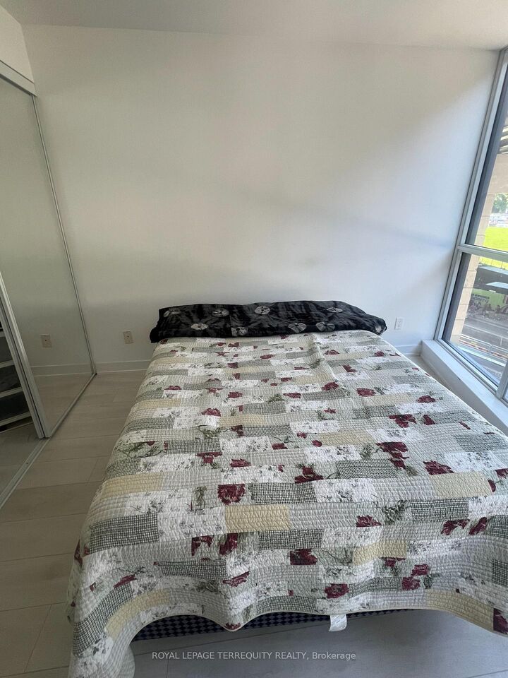 Property Photo: 50 Bruyeres Mews 532 ON M5V 0H8