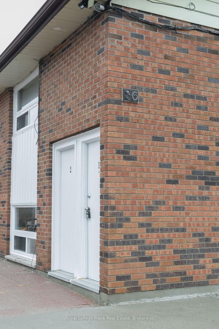 Property Photo:  84 Mary Street W 1  ON K9V 5G3 