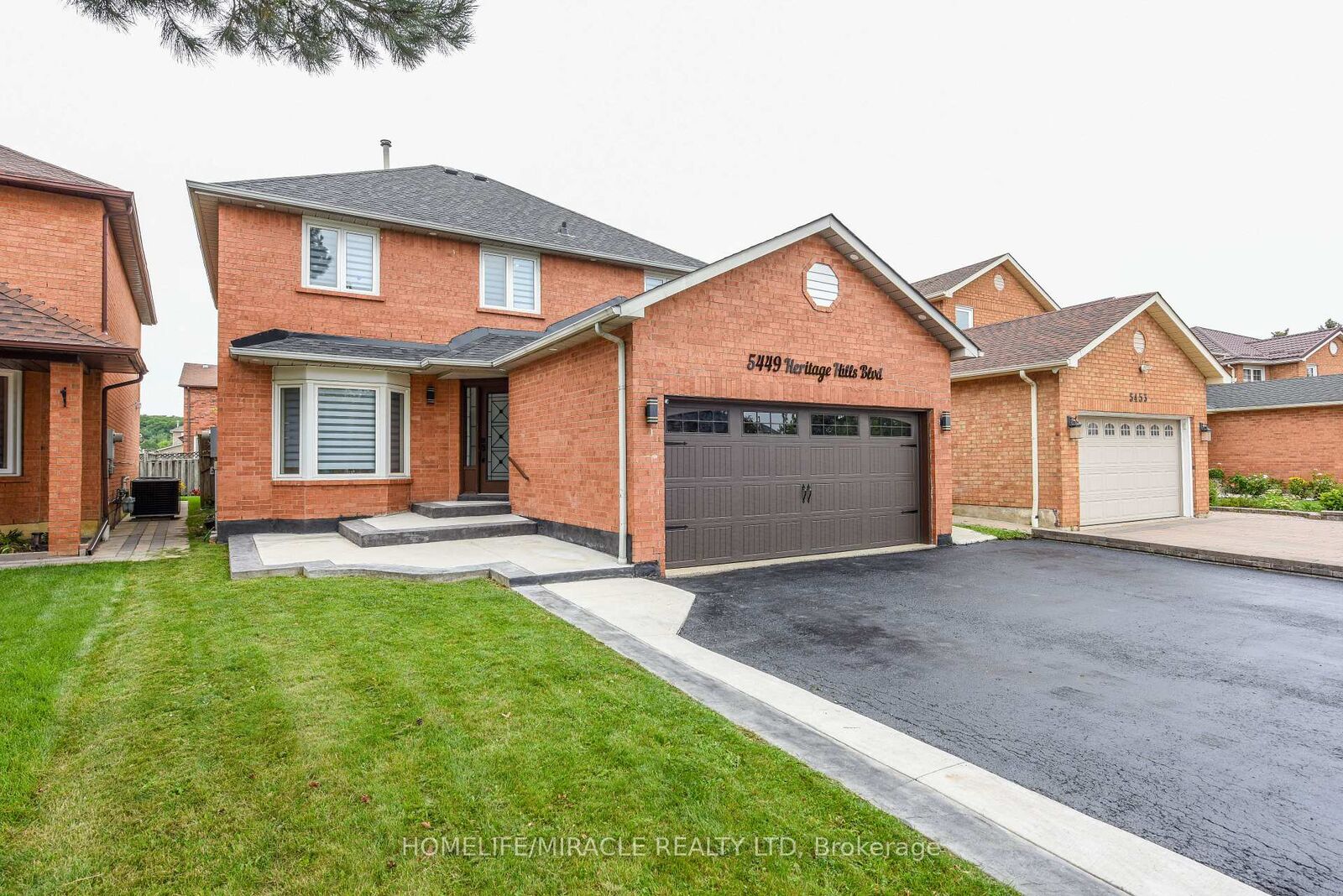 Property Photo: 5449 Heritage Hills Boulevard ON L5R 2H4