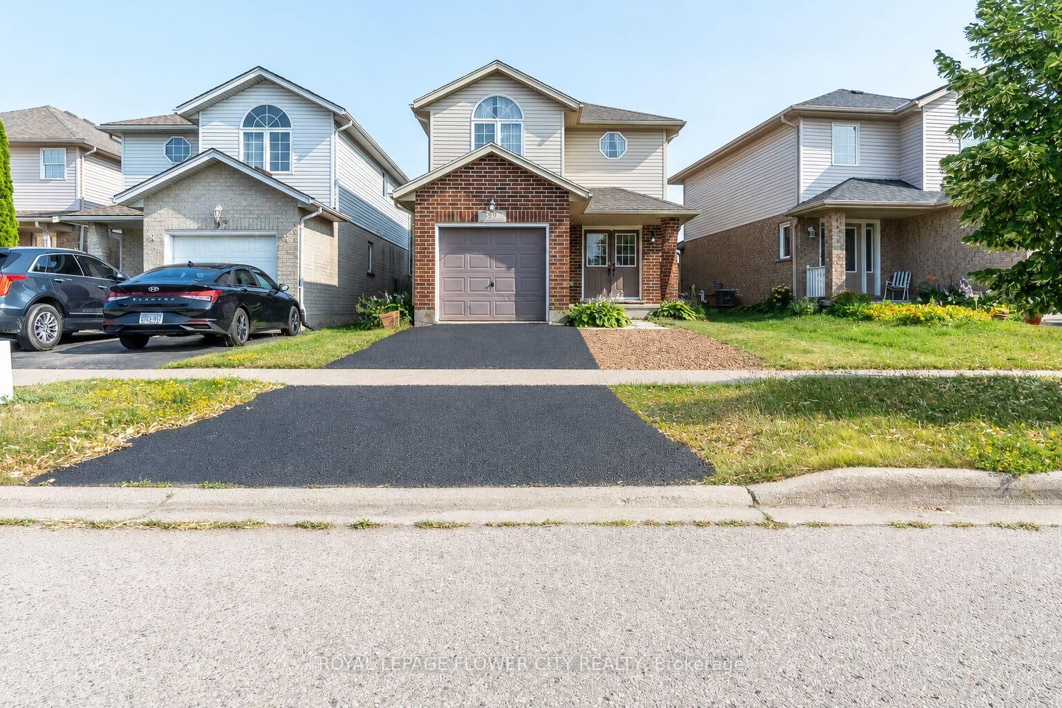 Property Photo:  99 Windflower Drive  ON N2E 4B3 