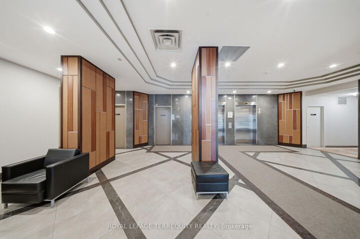 Property Photo: 711 Rossland Road E 606 ON L1N 8Z1