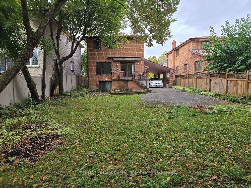 Property Photo:  