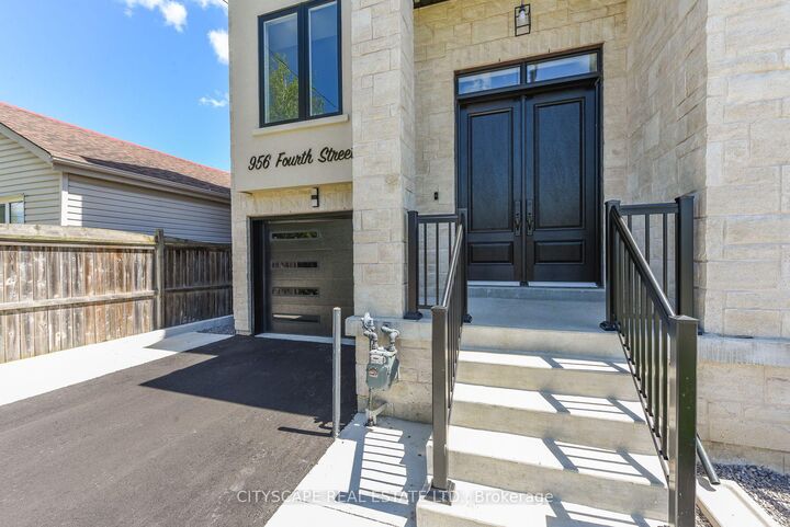 Property Photo: 954 Fourth Street ON L5E 1J9