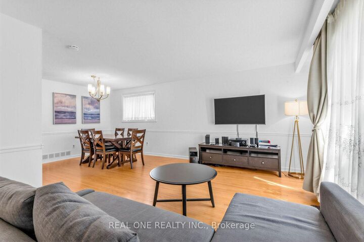 Property Photo: 10 Devins Drive ON L4G 2Z1