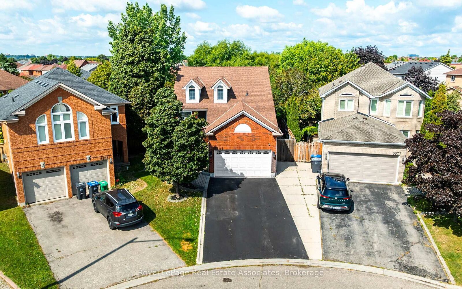 Property Photo: 5581 Wheatland Court ON L5V 2E4