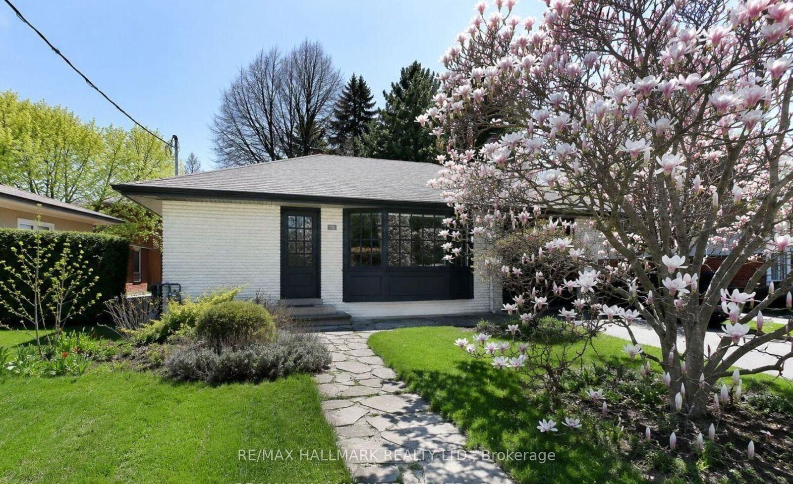 Property Photo:  33 Stag Hill Drive  ON M4B 1K8 