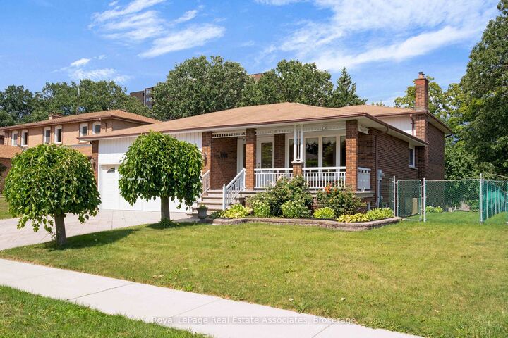 Property Photo: 2535 Privet Crescent ON L5B 2S5