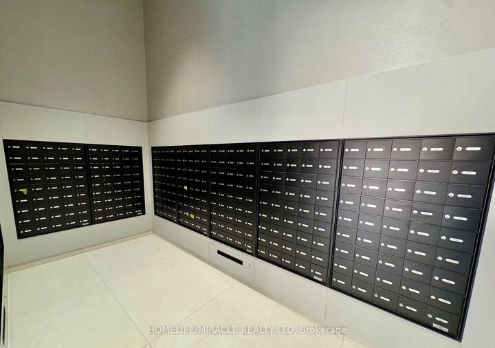 Property Photo:  400 King Street 2301  ON M5V 1K2 