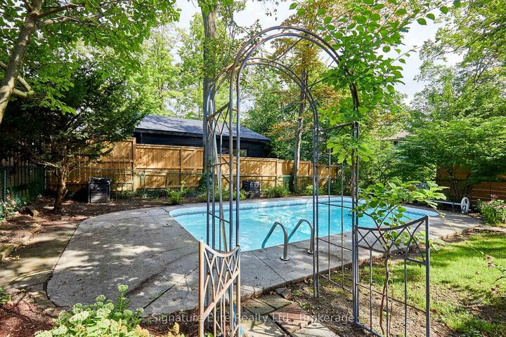 Property Photo:  7 Lyncroft Drive  ON M1E 1X6 