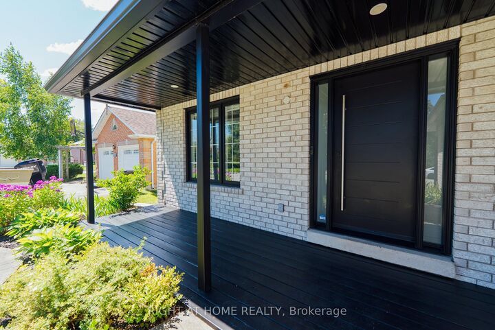 Property Photo: 2266 Taylorwoods Boulevard ON L9S 2E6