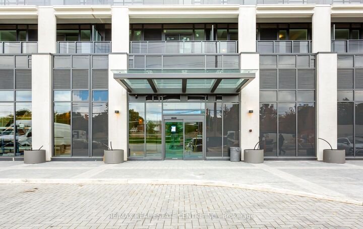 Property Photo: 204 Burnhamthorpe Road E 1307 ON L5A 0B3