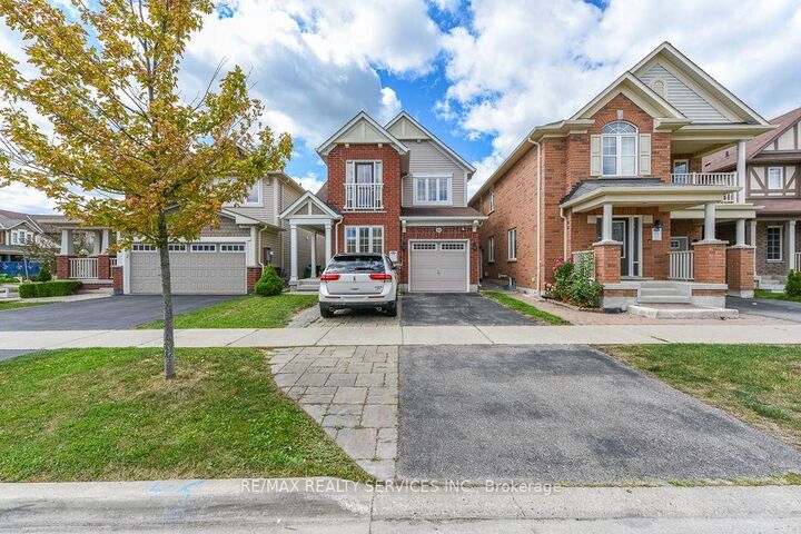 22 Robert Parkinson Drive W — photo 1