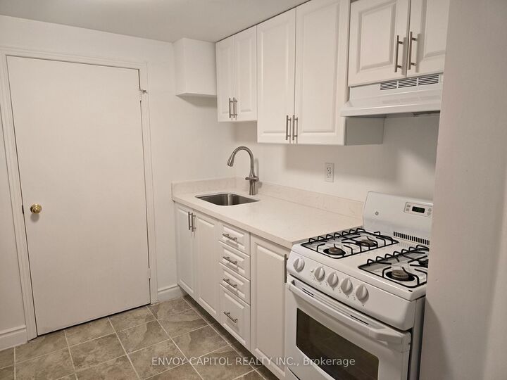 Property Photo:  6 Arrowstook Road Basement 1 Br  ON M2K 1J9 