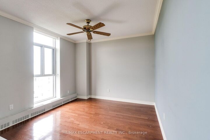 Property Photo: 5250 Lakeshore Road 1207 ON L7L 5L2