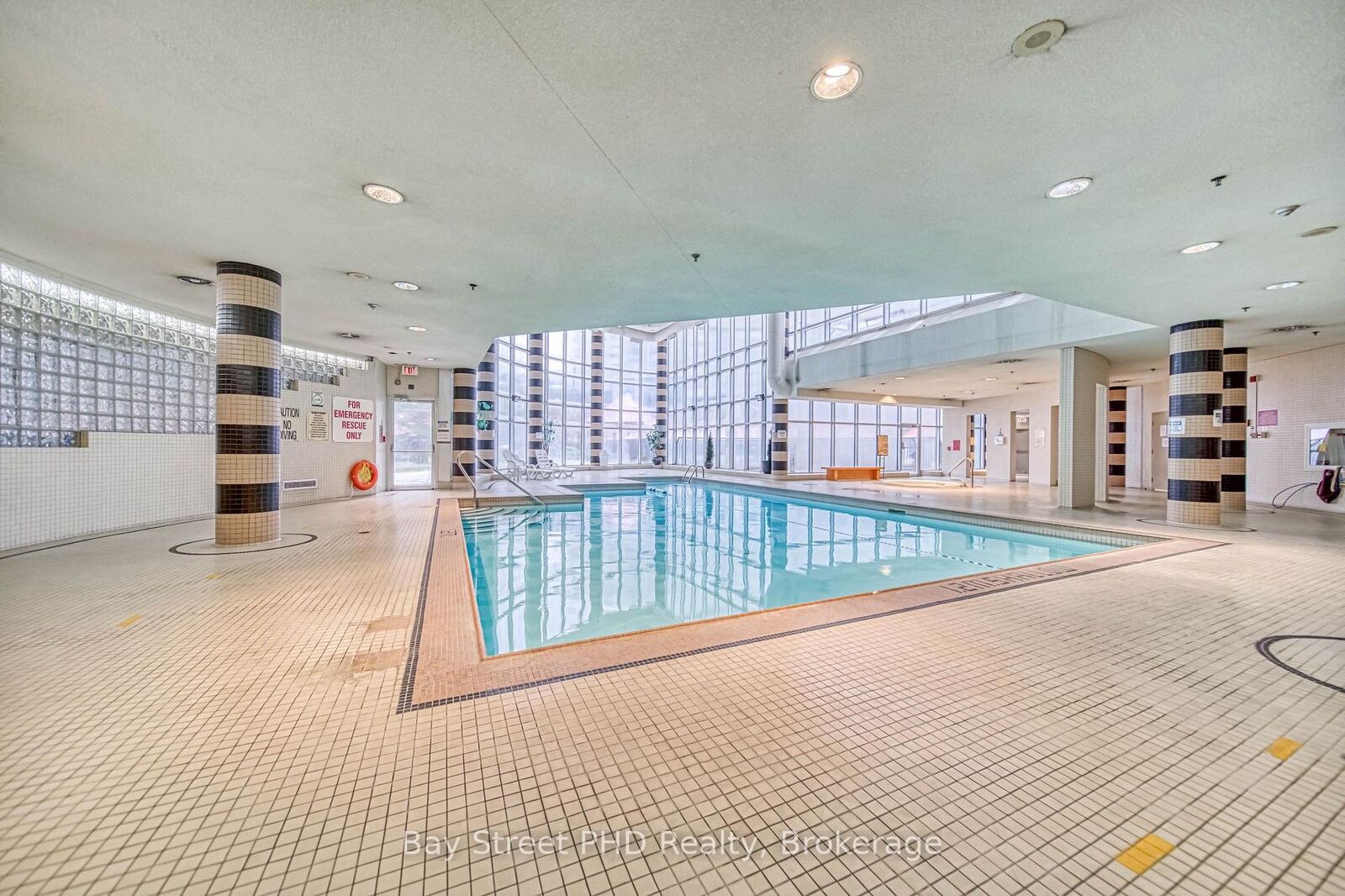 Property Photo:  1470 Midland Avenue 1802  ON M1P 4Z4 
