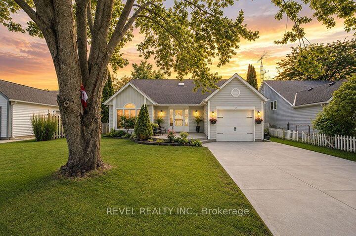 61 Leslie Avenue — photo 1