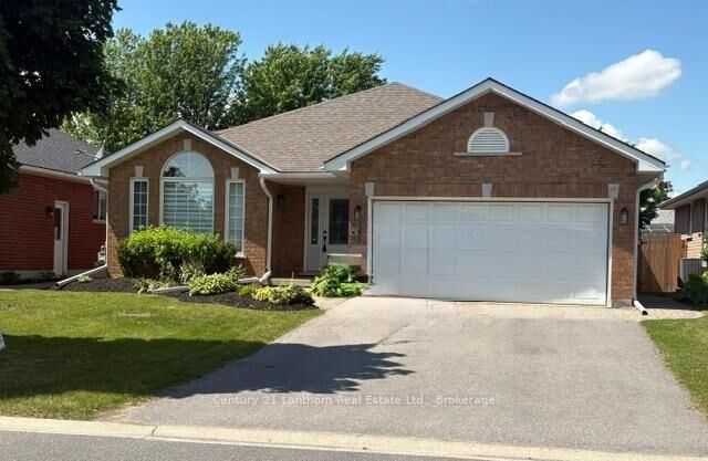 28 Hickory Grove — photo 1