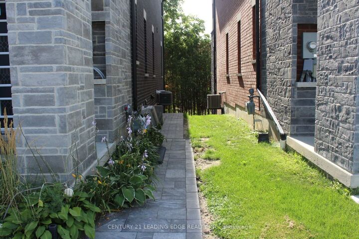 Property Photo:  75 Pine Gate Place  ON L1R 0S2 
