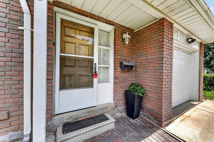 Property Photo: 95 Tineta Crescent ON M1S 2Y5