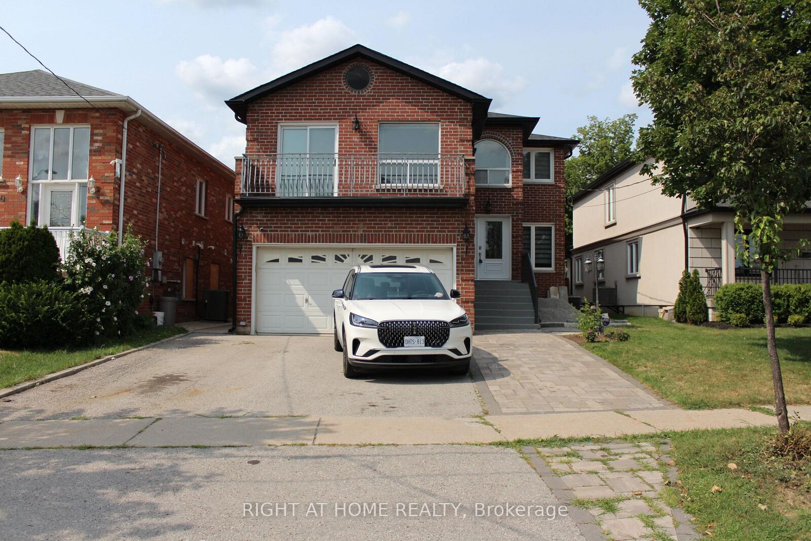 Property Photo:  36 Ellerby Square N  ON L4L 1N1 