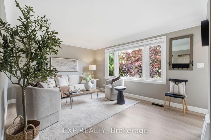 Property Photo:  20 Hillview Street  ON N2H 5P8 