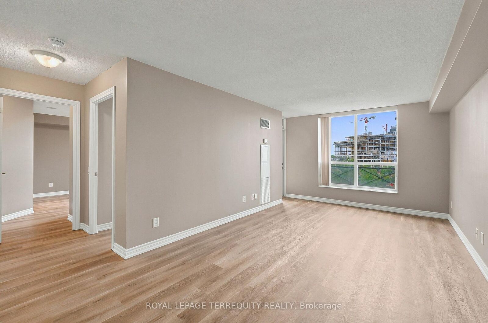 Property Photo: 5229 Dundas Street W 405 ON M9B 6L9
