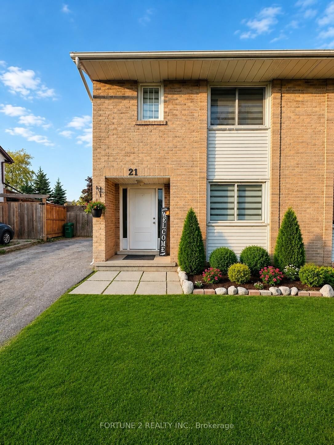 Property Photo: 21 Roberts Crescent ON N2E 1A6