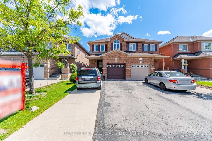 Property Photo: 45 Ridgefield Court ON L6P 1B4