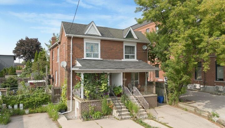 2 Rockwell Avenue — photo 1
