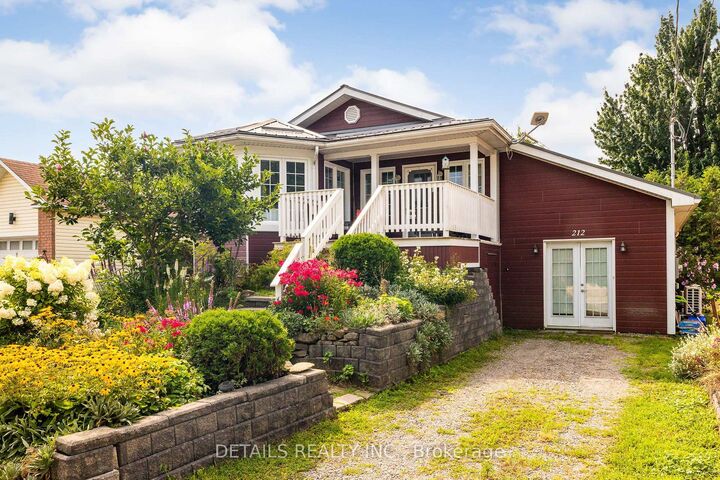 212 Wellington Street W — photo 1