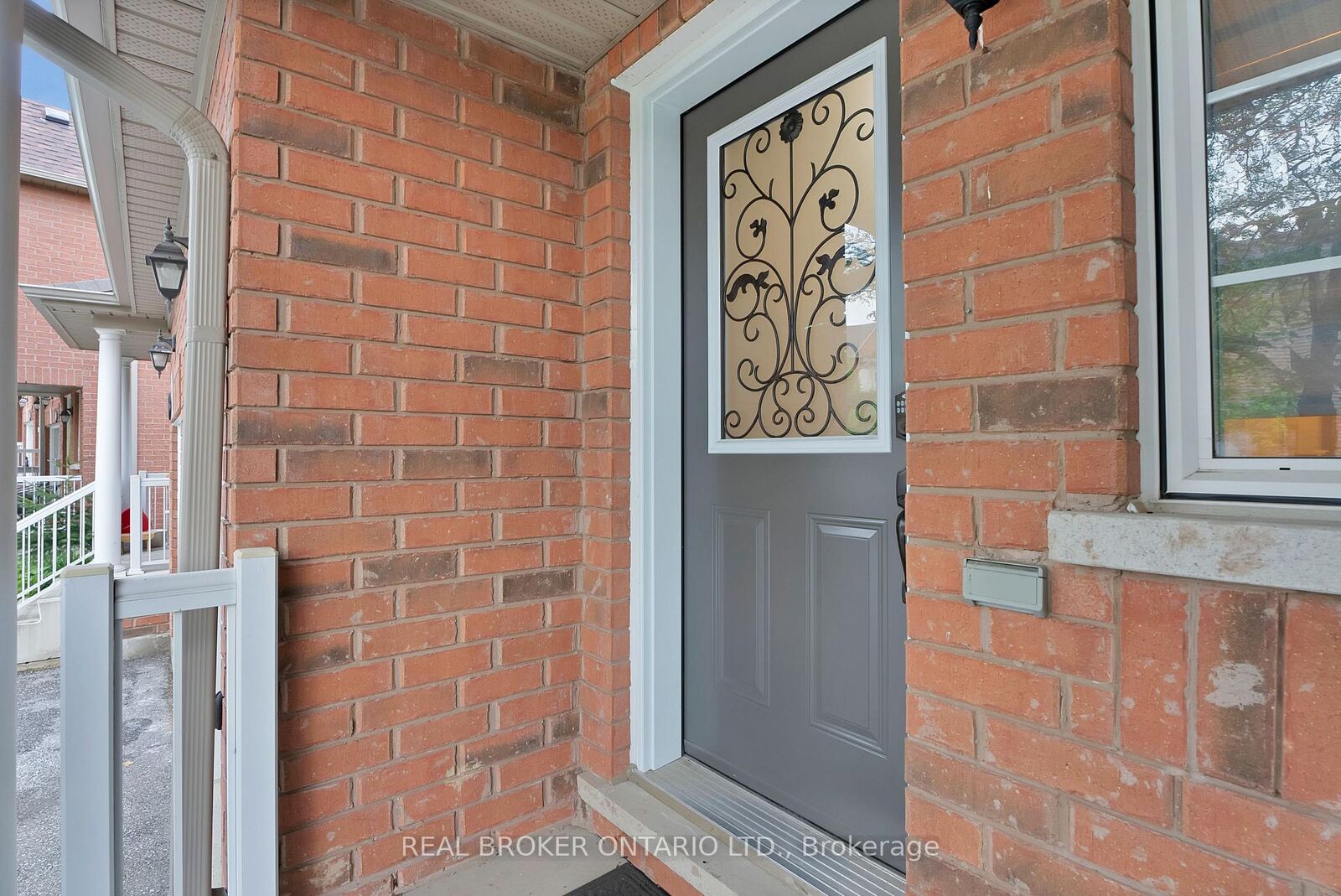 Property Photo: 7360 Zinnia Place 152 ON L5W 2A5
