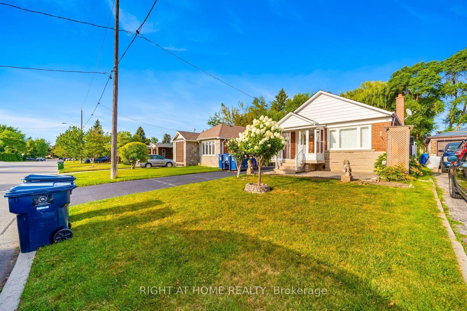 Photo de la propriété:  19 Martorino Drive  ON M1K 2J1 