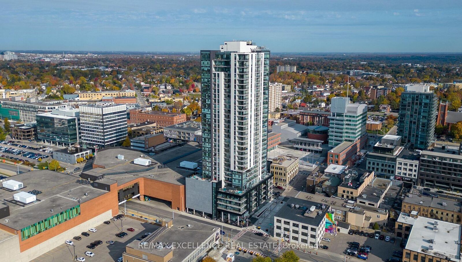 Property Photo:  60 Frederick Street W 2702  ON N2H 0C7 