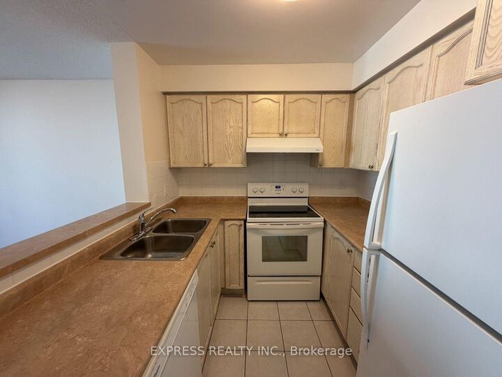 Property Photo:  29 Pemberton Avenue 906  ON M2M 4L5 