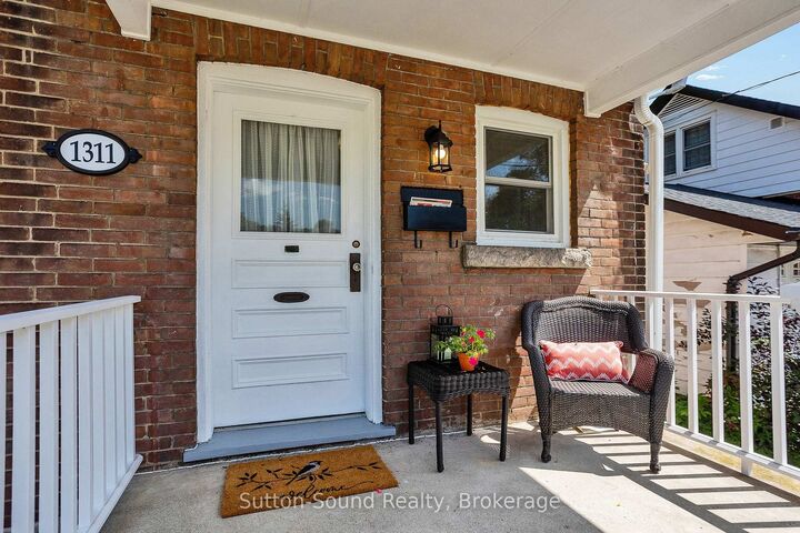 Property Photo:  1311 4th Ave West Avenue  ON N4K 4W9 