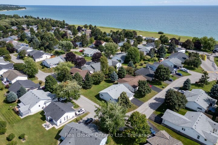 Property Photo:  10 Niagara Trail  ON L1B 1A2 