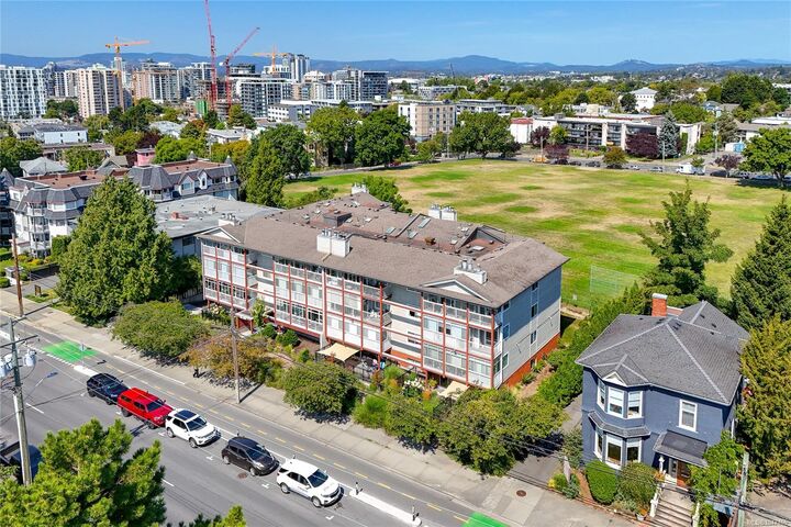 Property Photo: 1234 Fort St #201 BC V8Y 2M9