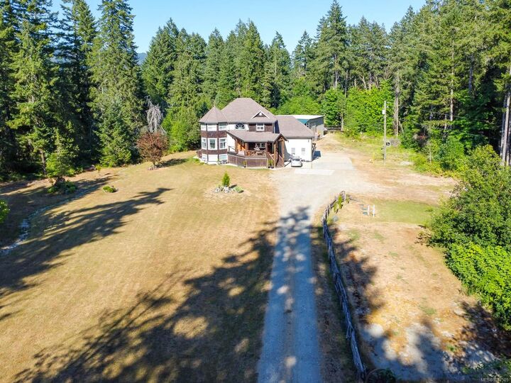 Property Photo: 6091 Beaver Creek Rd BC V9Y 8X4