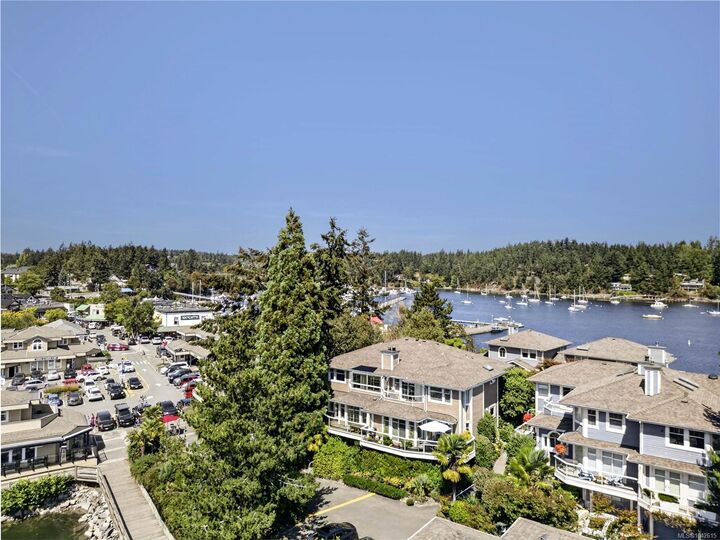 Property Photo: 111 Fulford-Ganges Rd #3 BC V8K 2R9