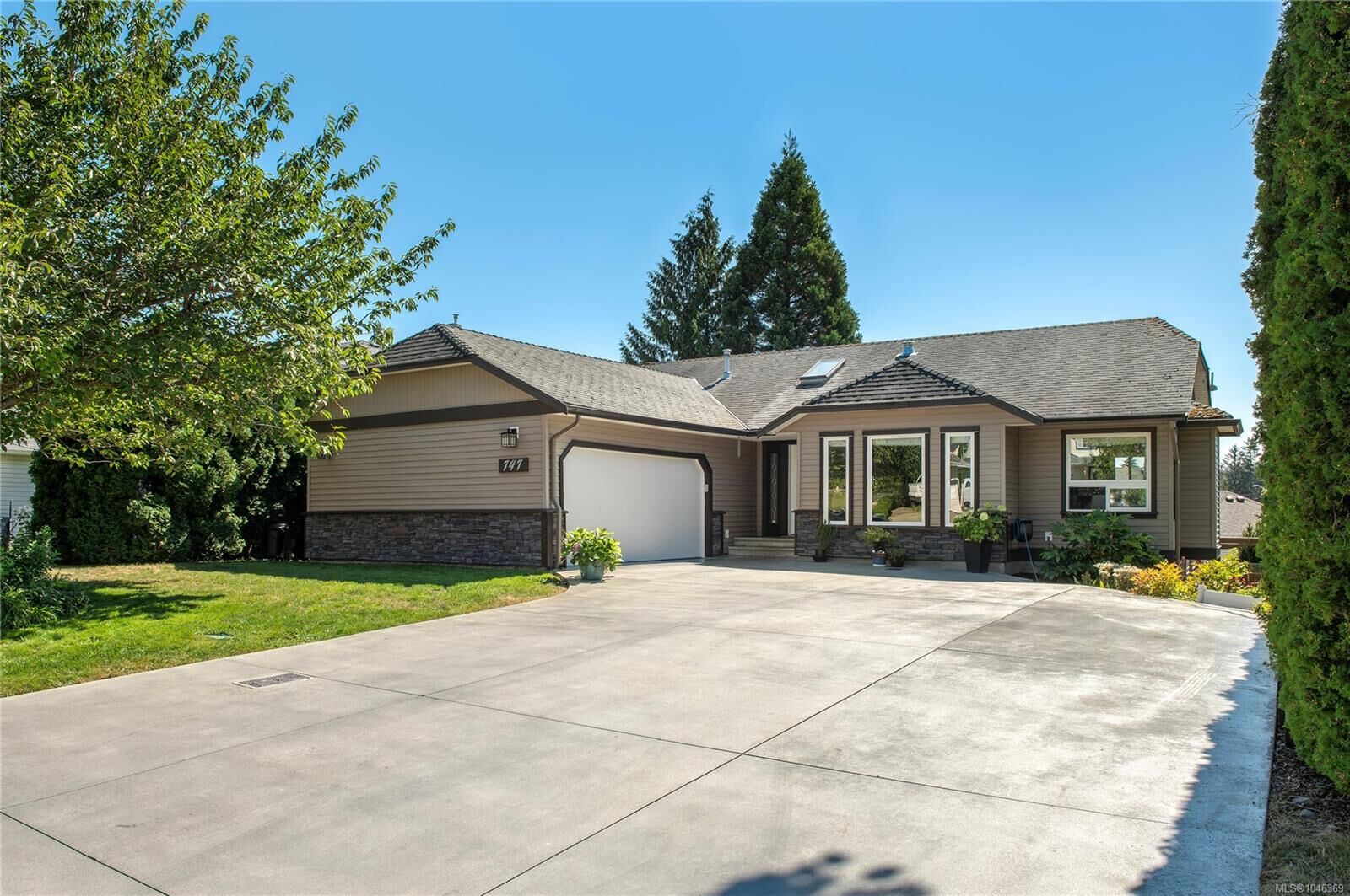 Property Photo: 747 Steenbuck Dr BC V9W 7J9