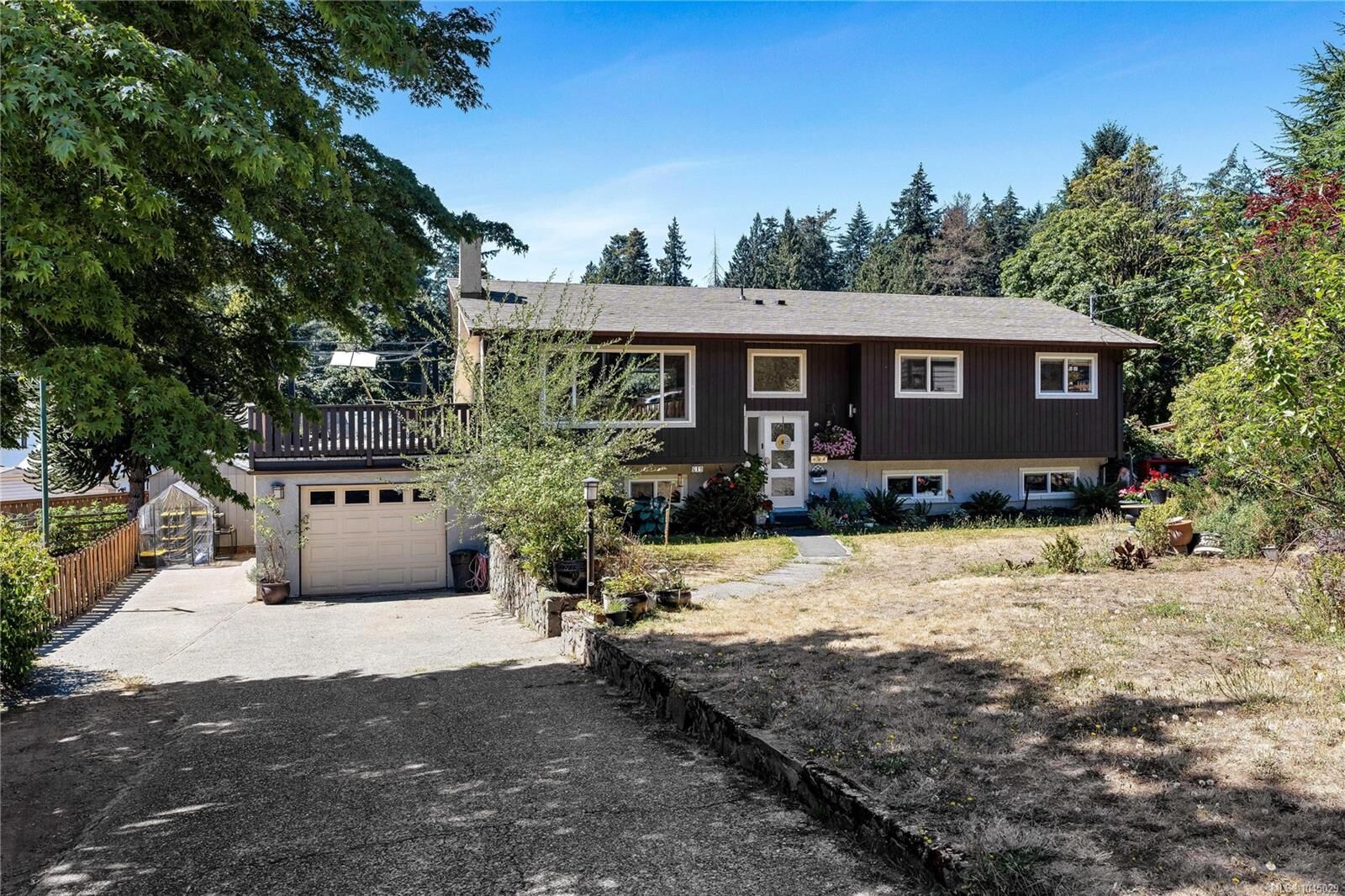 Property Photo: 619 Sandra Pl BC V9B 4Y2