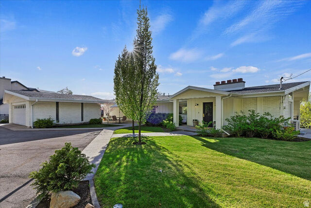 Property Photo:  2424 E Oakcrest Ln  UT 84121 