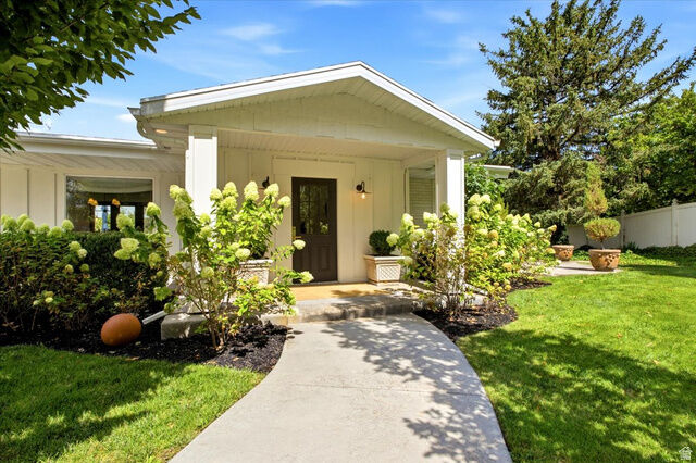 Property Photo:  2424 E Oakcrest Ln  UT 84121 