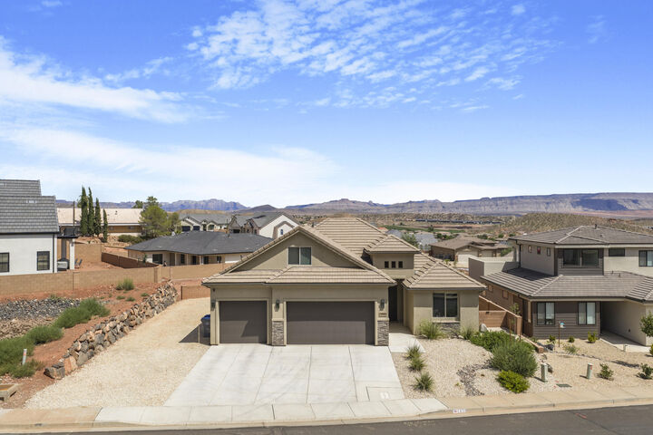 Property Photo:  1930 N Creek Side Ct  UT 84780 