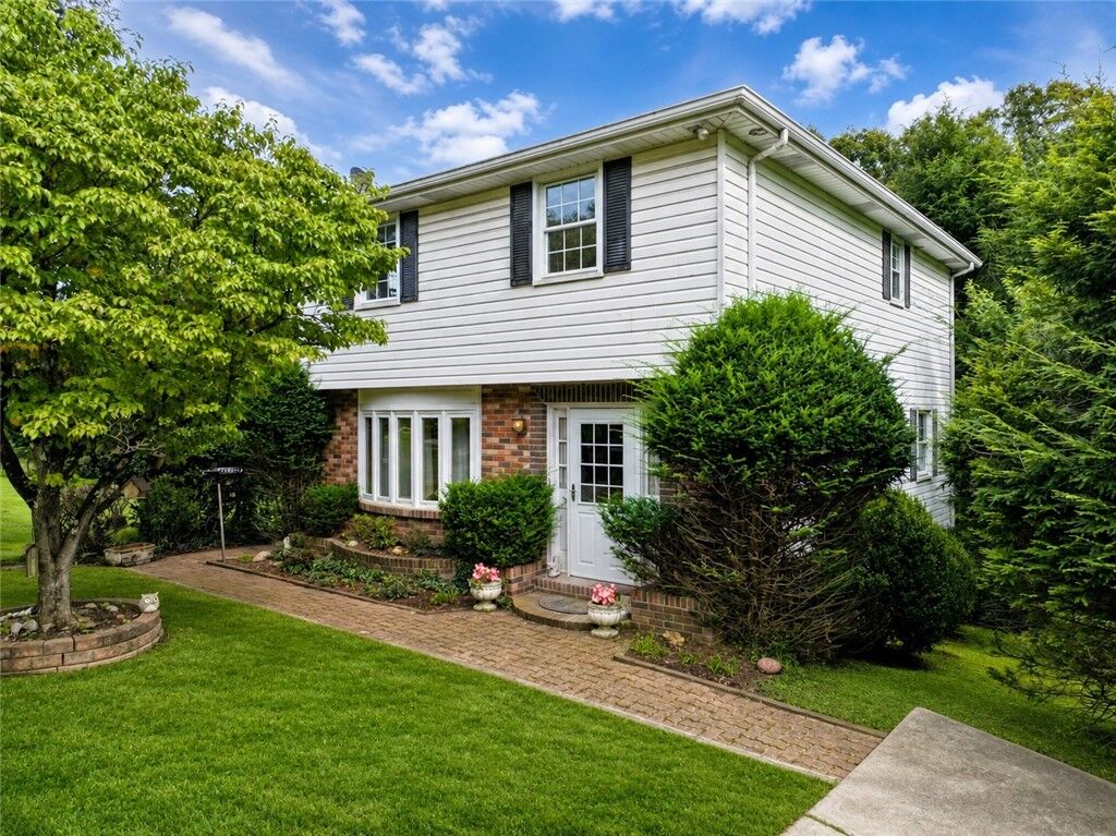 Property Photo: 954 Auburn Ln PA 15642