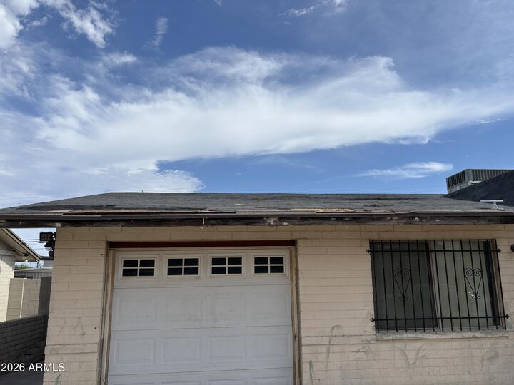 Property Photo: 2108 E Alta Vista Road AZ 85042