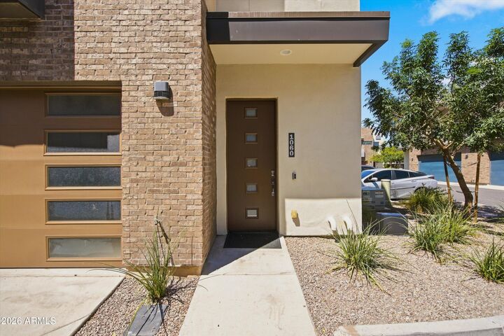 Property Photo: 901 S Smith Road 1060 AZ 85281